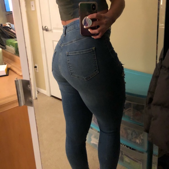 FashionNova ripped jeans - Picture 3 of 4